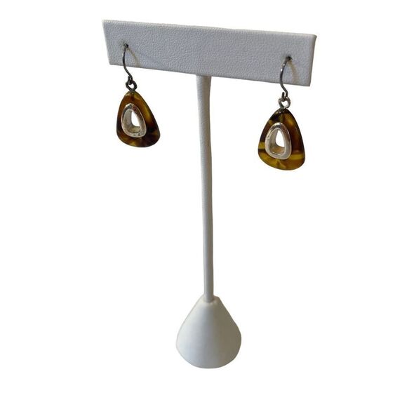 Teardrop Tortoise Shell & Silver Toned Lightweight Retro Looking Drop Earrings. - Picture 3 of 5